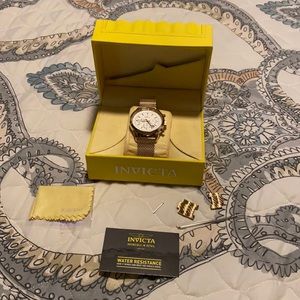 BRAND NEW VINTAGE STYLE INVICTA WATCH